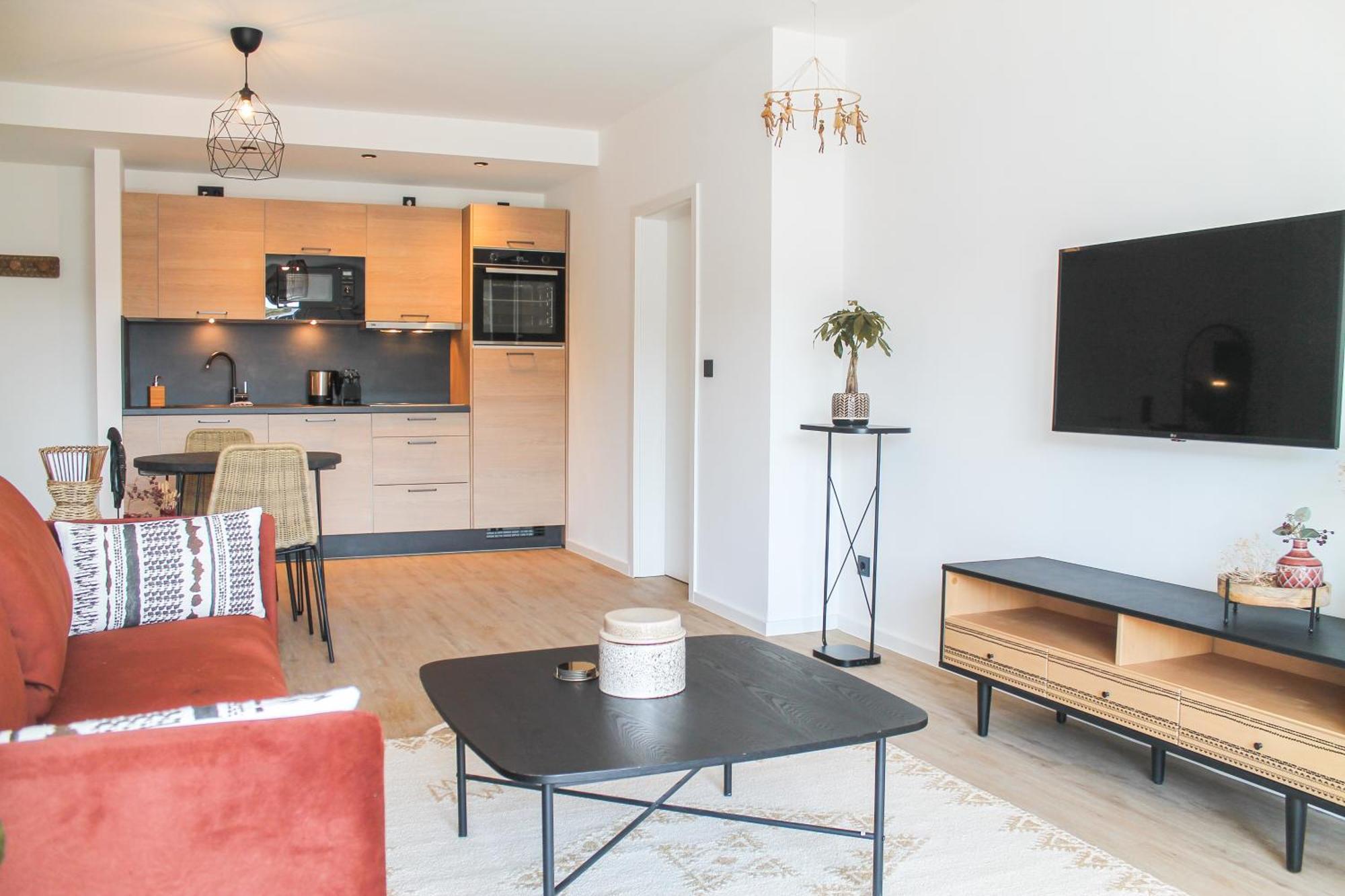 African-Style Apartment - Stadtnah, Parkplatz, E-Ladestation Fuer Auto & Fahrraeder, Gitterbox Fuer Fahrraeder, Fitnessstudio Koblenz  Kültér fotó